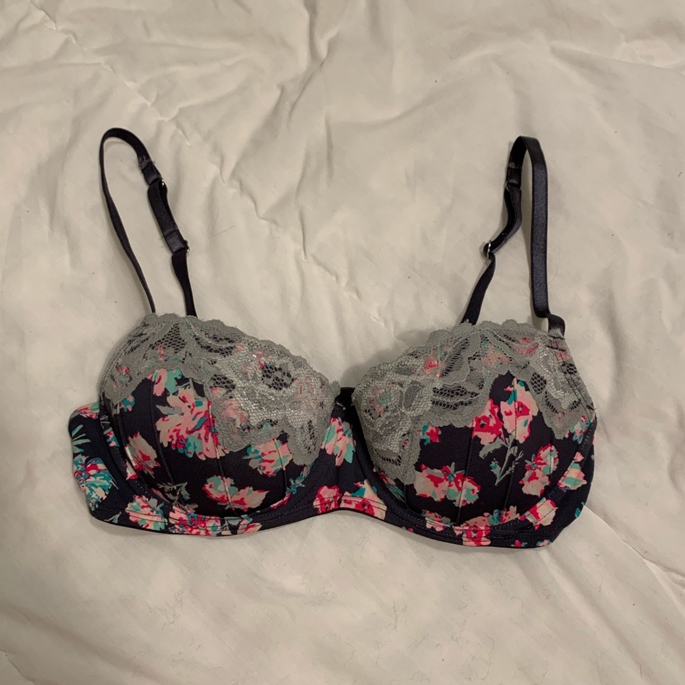 Candie’s Lace & floral print bra